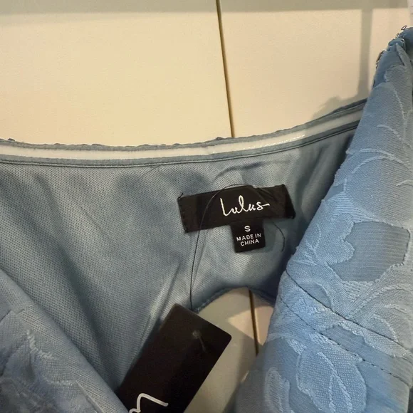 Elegant Blue Strapless Lace Dress - Picture 4 of 5